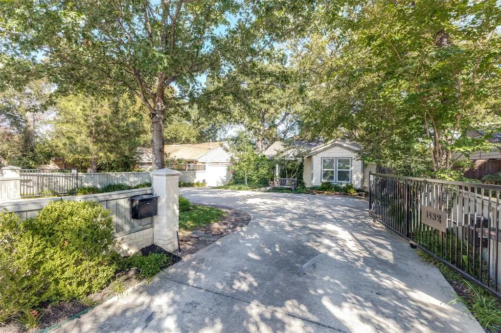 1432 Sylvan Avenue