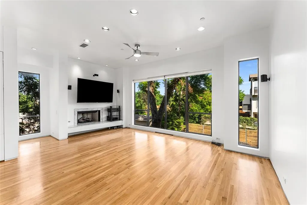 1505 N Haskell Avenue, #5