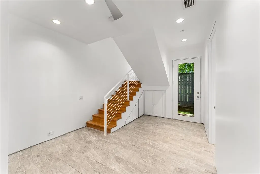 1505 N Haskell Avenue, #5