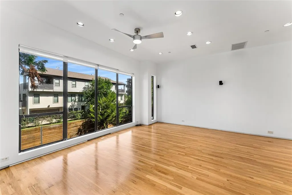 1505 N Haskell Avenue, #5