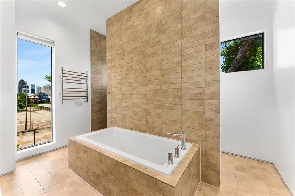 1505 N Haskell Avenue, #5
