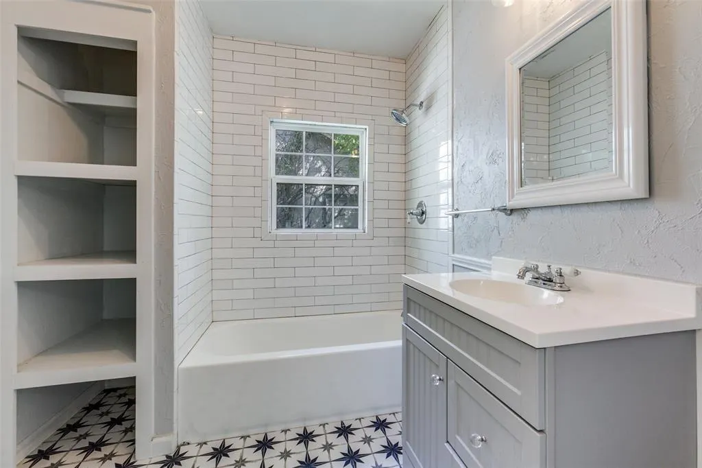 8910 San Leandro Drive