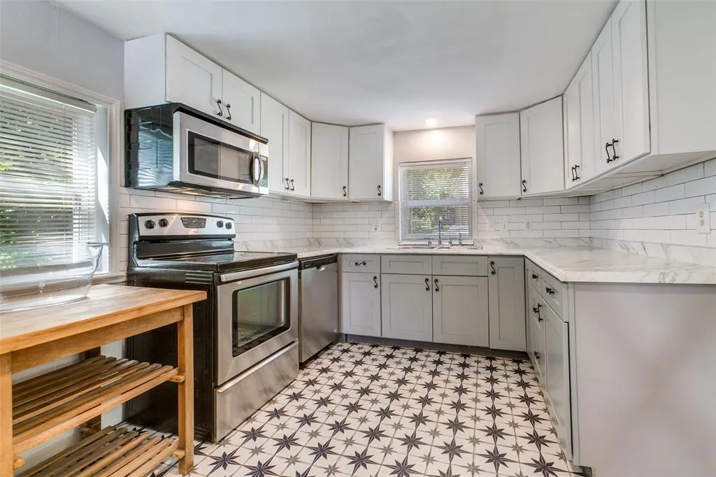 8910 San Leandro Drive