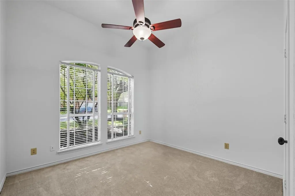 5404 N Briar Ridge Circle