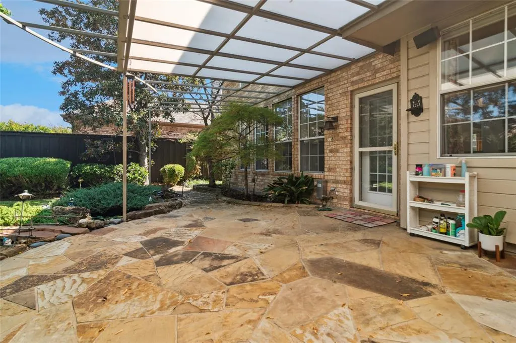 6421 Glenhollow Drive