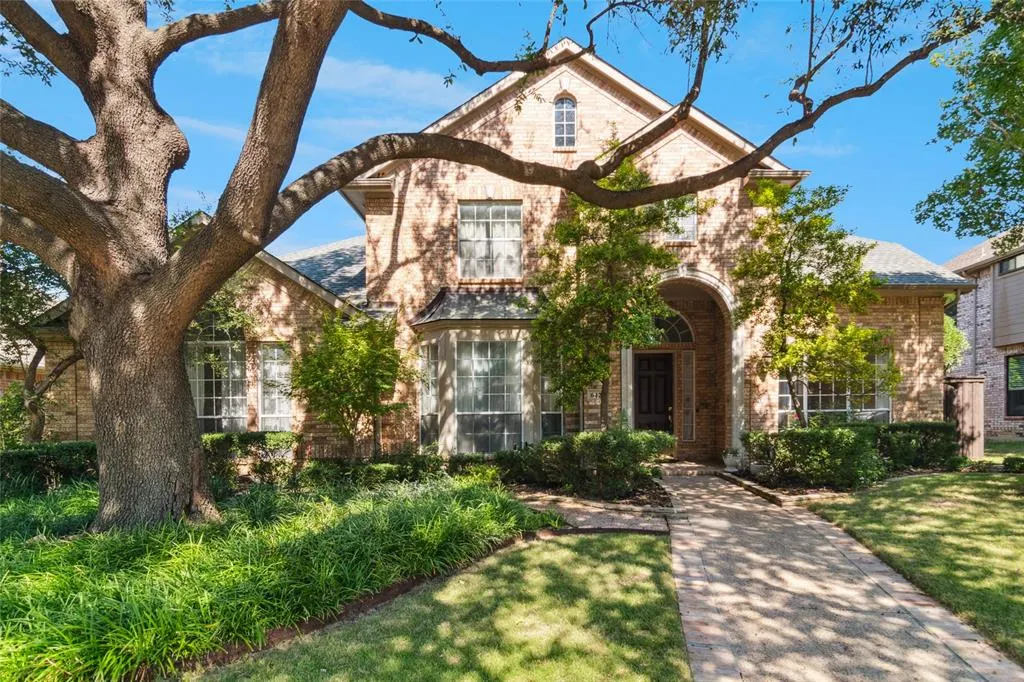 6421 Glenhollow Drive