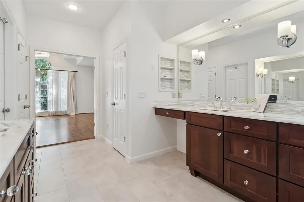 6421 Glenhollow Drive