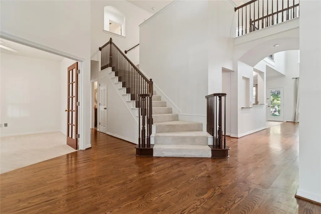 6421 Glenhollow Drive
