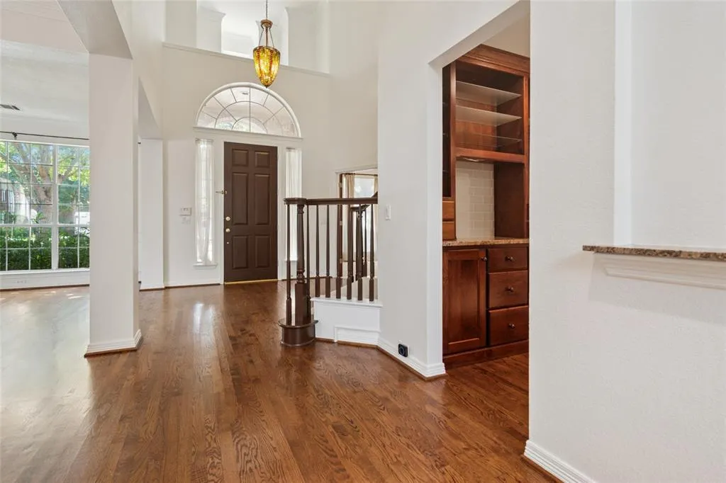 6421 Glenhollow Drive