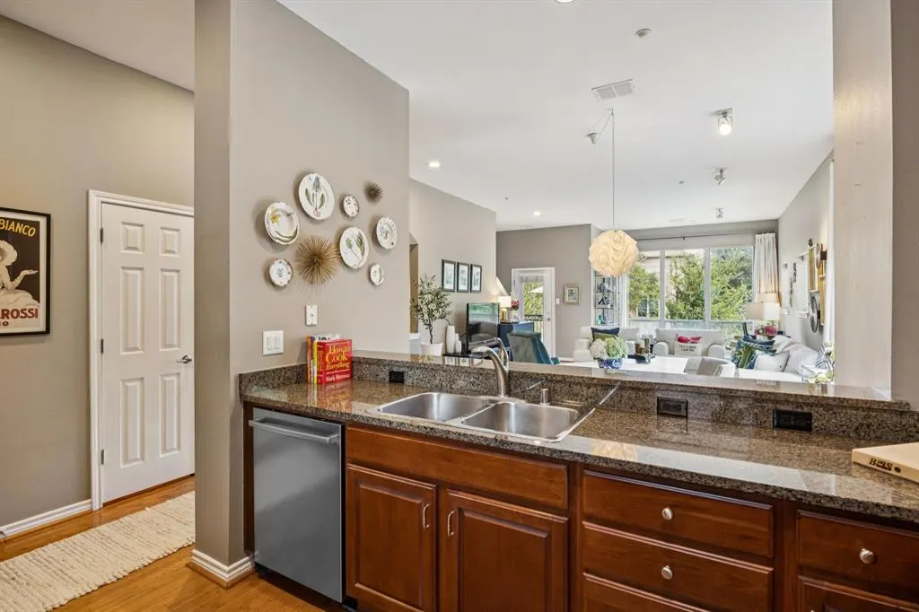 4411 Mckinney Avenue, #1