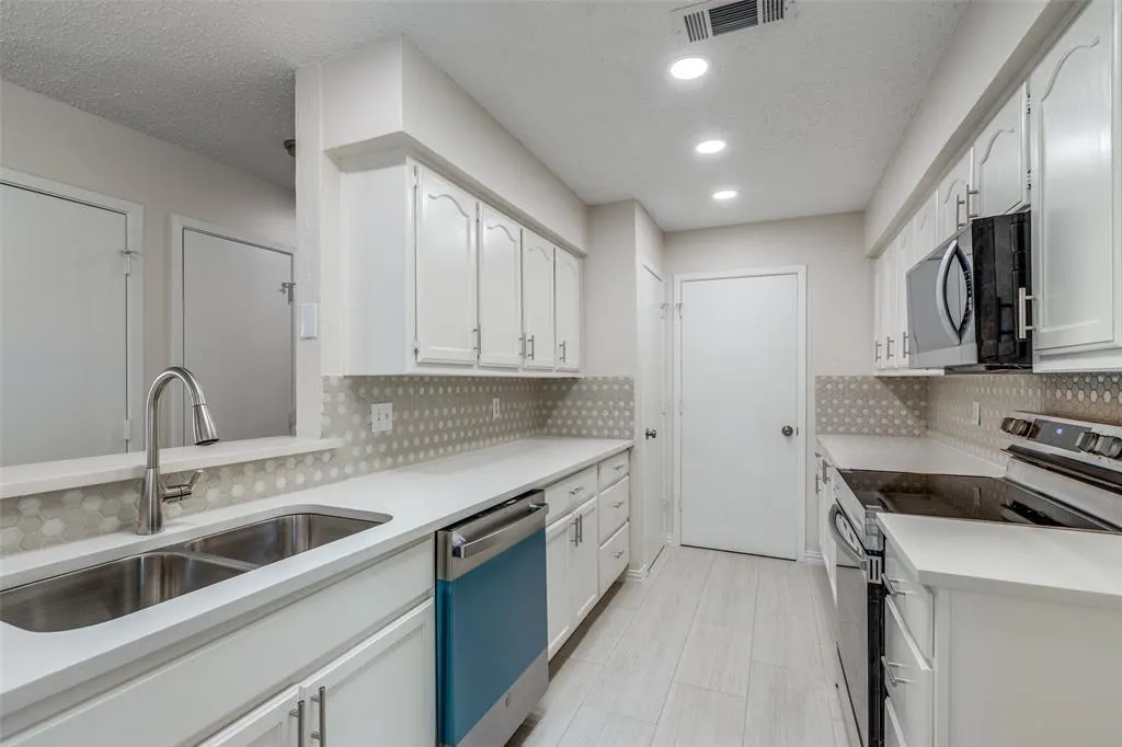8938 Thompson Circle