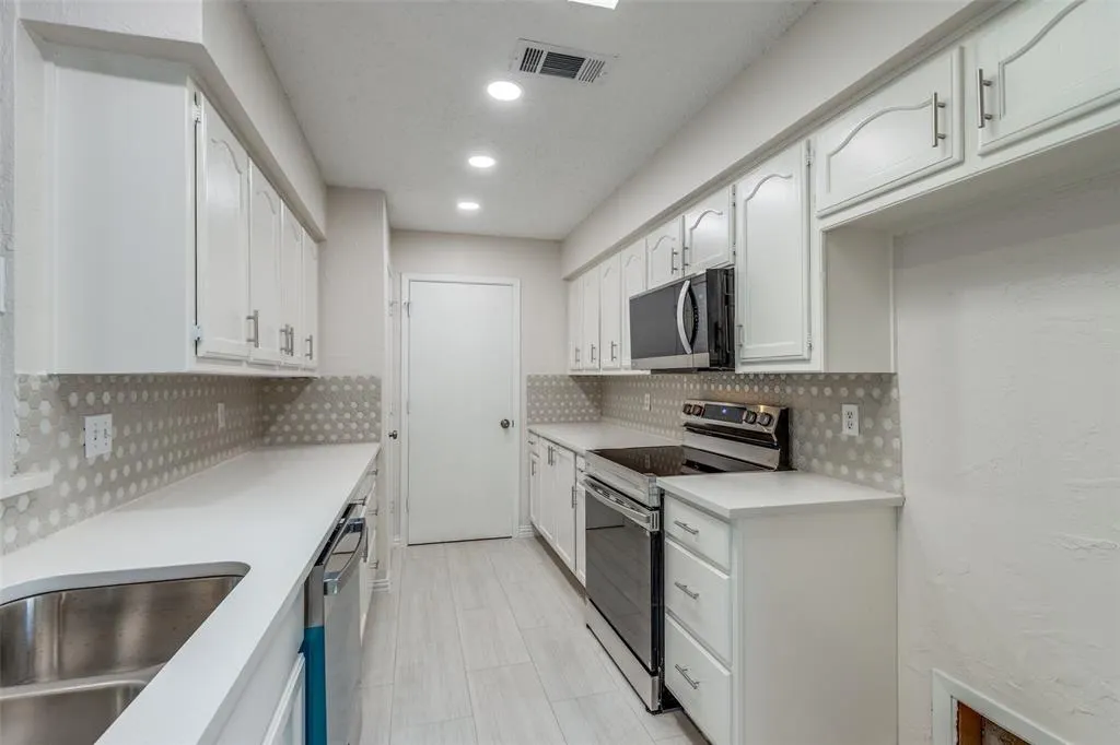 8938 Thompson Circle