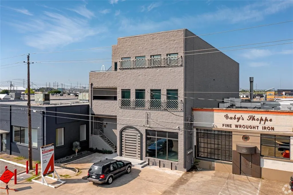 1303 Dragon Street, #A