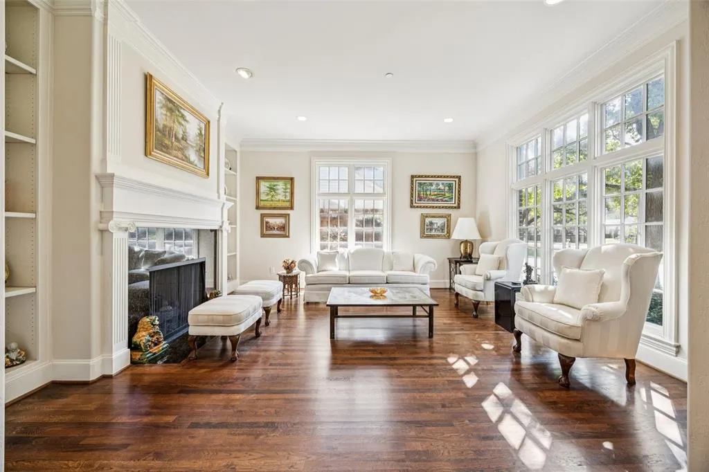 6239 Park Lane