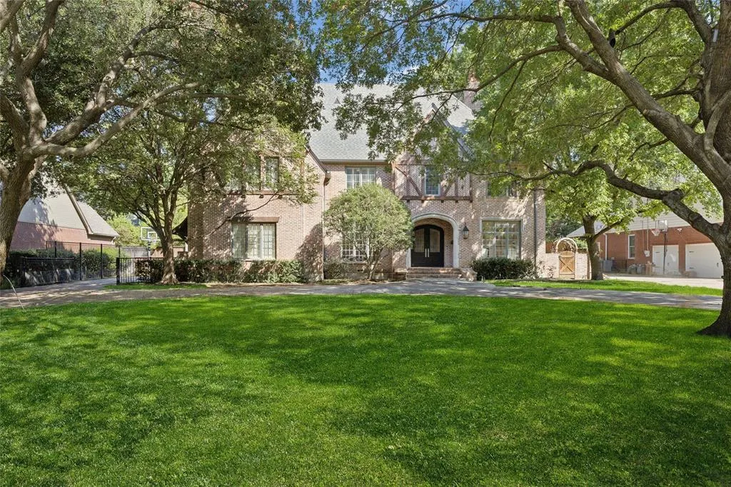 6239 Park Lane