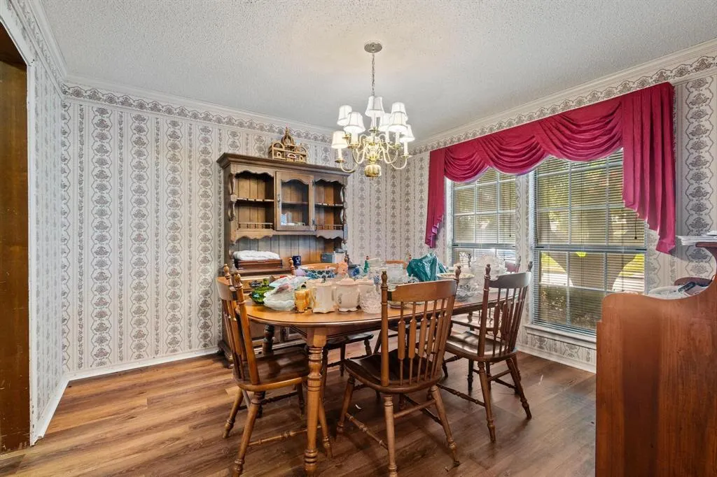 2412 Crestview Drive