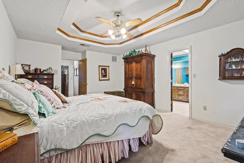 2412 Crestview Drive