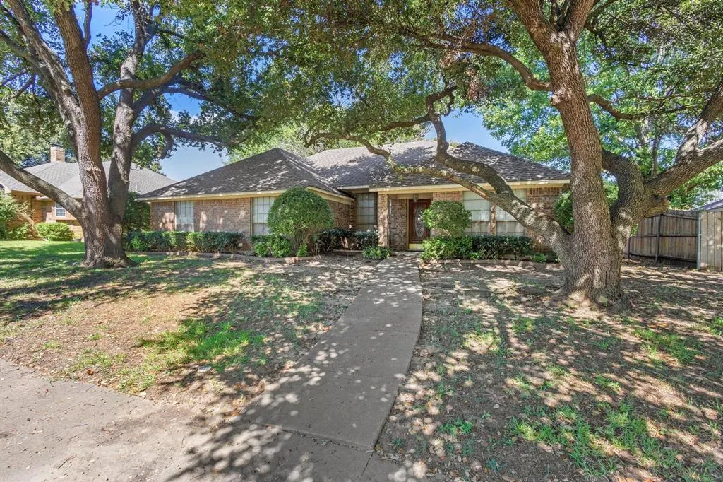2412 Crestview Drive