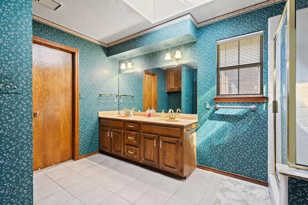 2412 Crestview Drive