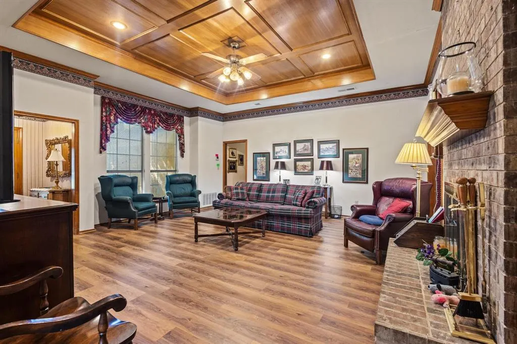 2412 Crestview Drive