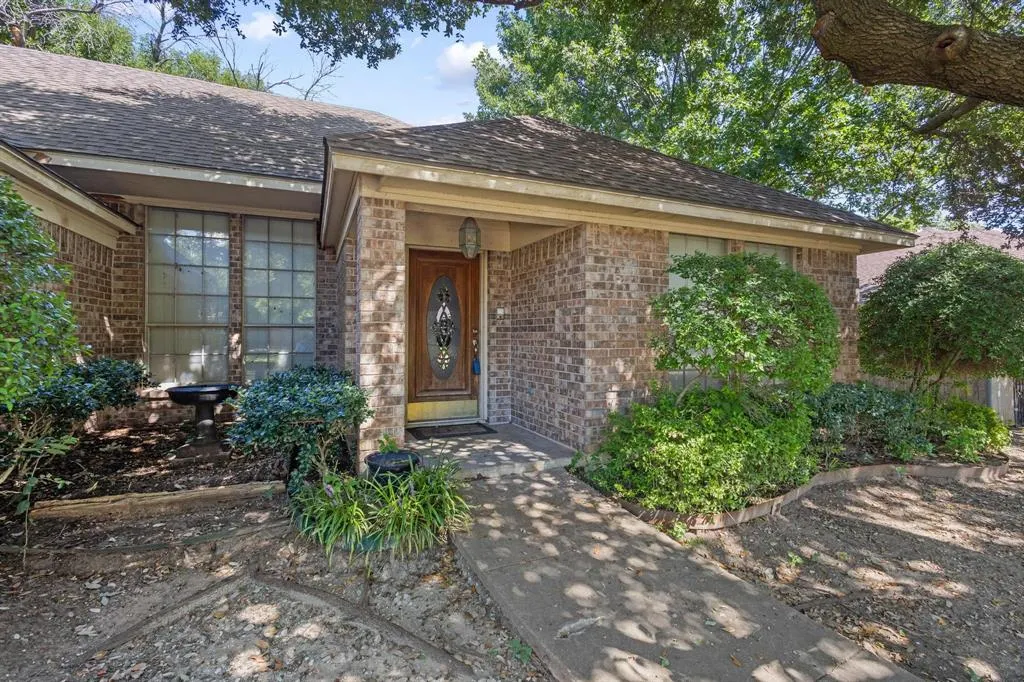 2412 Crestview Drive