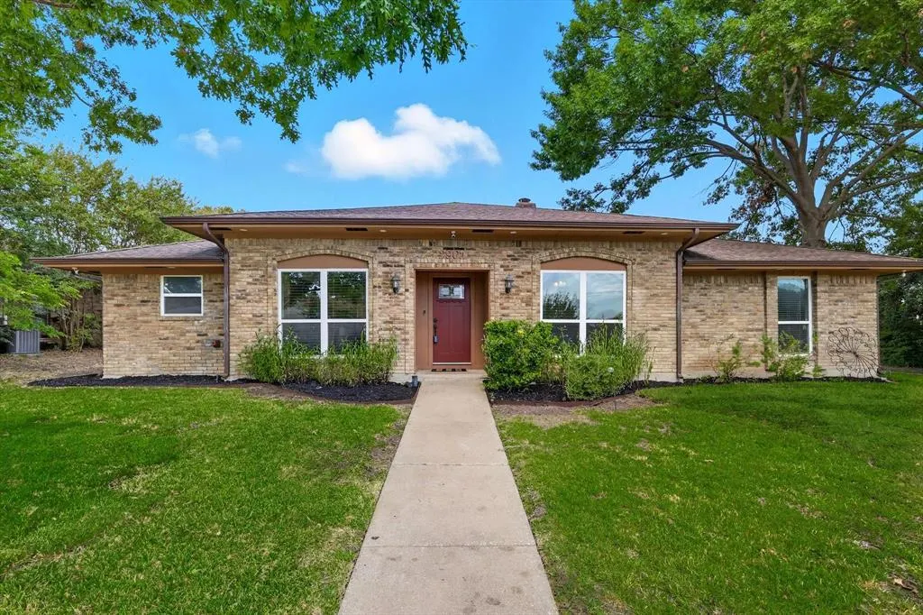 2901 Crow Valley Trail