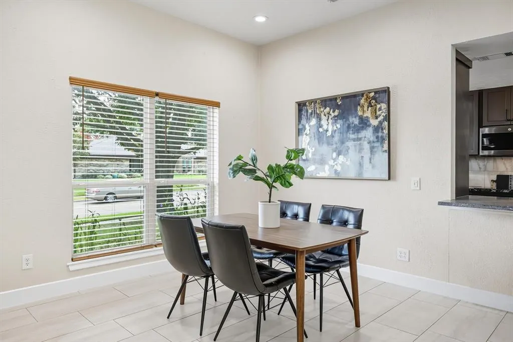 2901 Crow Valley Trail