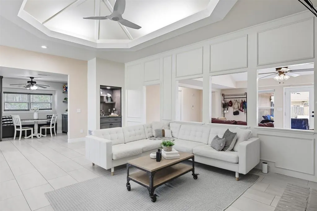2901 Crow Valley Trail