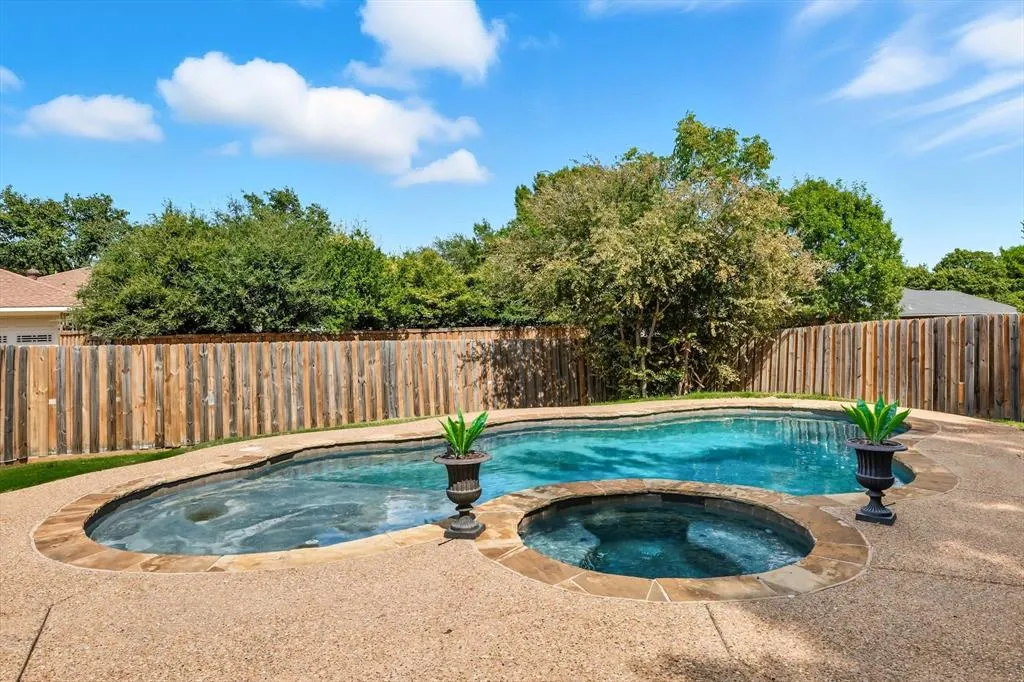 2901 Crow Valley Trail