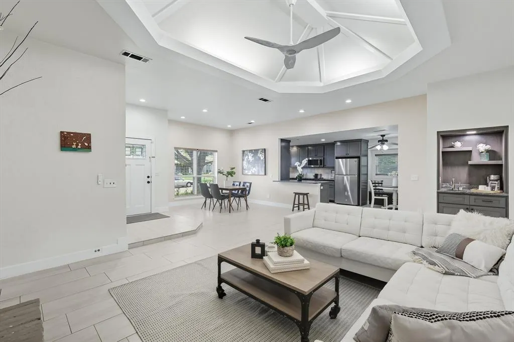 2901 Crow Valley Trail