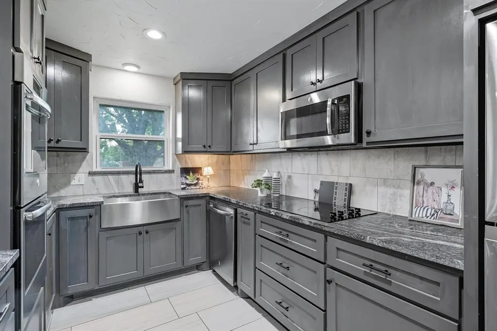 2901 Crow Valley Trail