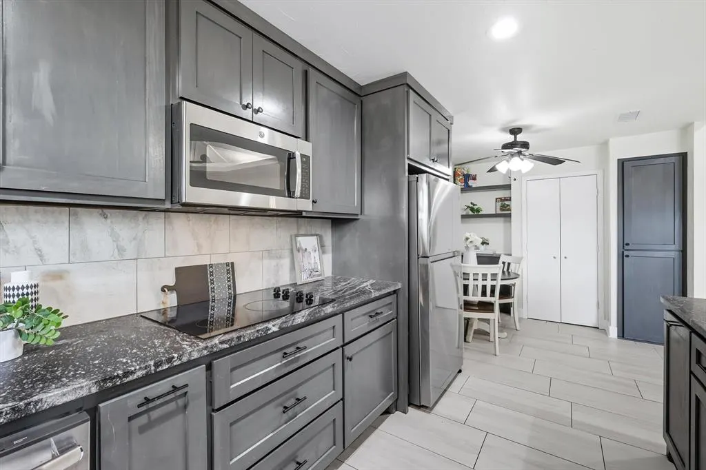 2901 Crow Valley Trail