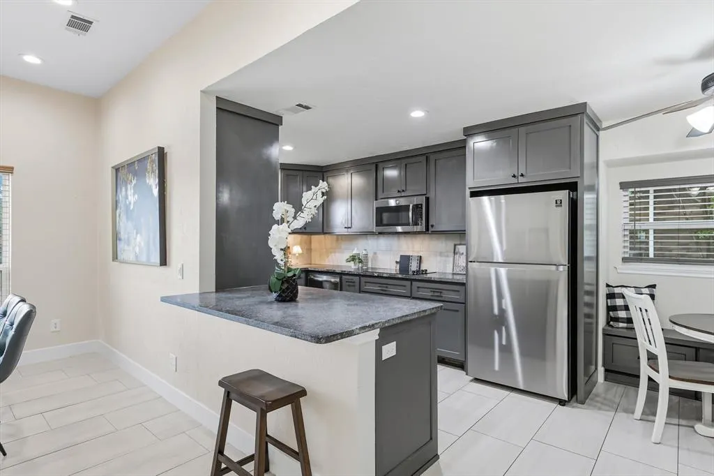 2901 Crow Valley Trail