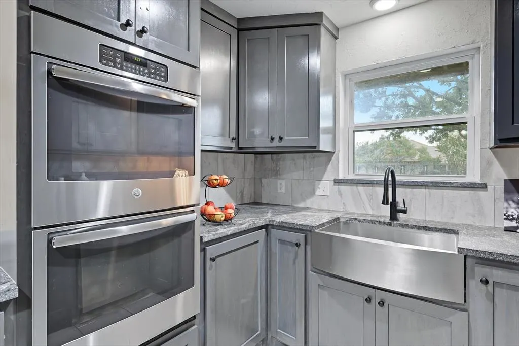 2901 Crow Valley Trail