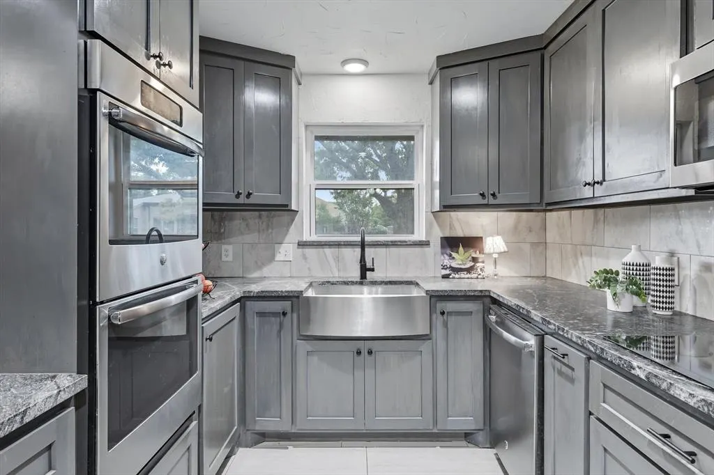 2901 Crow Valley Trail