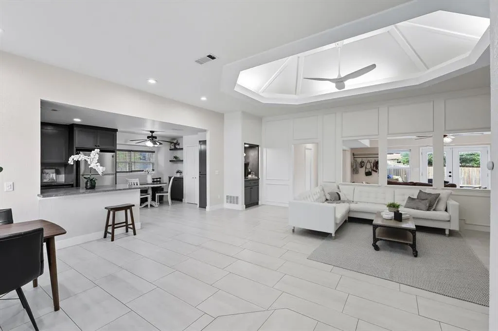 2901 Crow Valley Trail