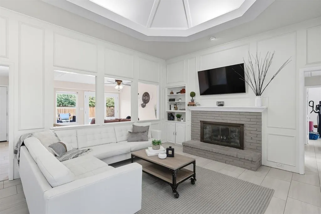 2901 Crow Valley Trail