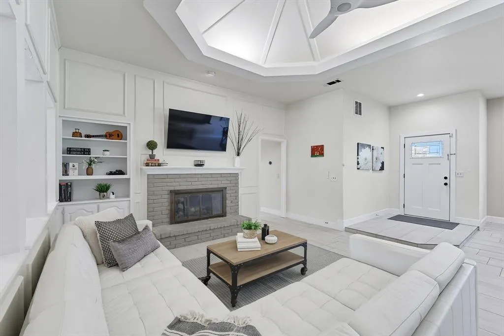 2901 Crow Valley Trail
