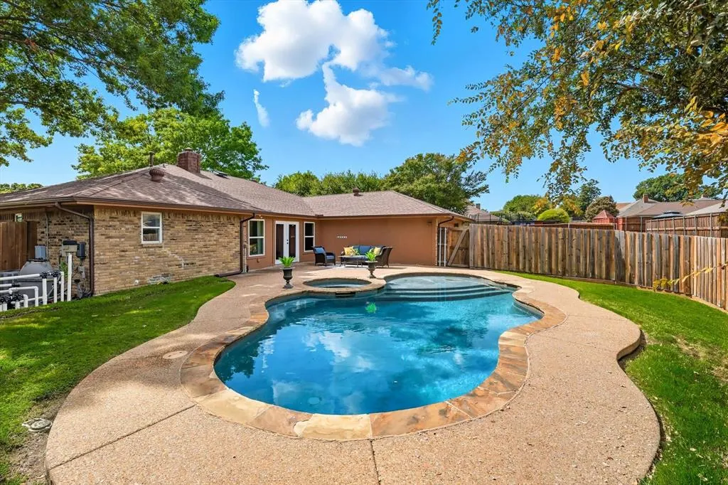 2901 Crow Valley Trail