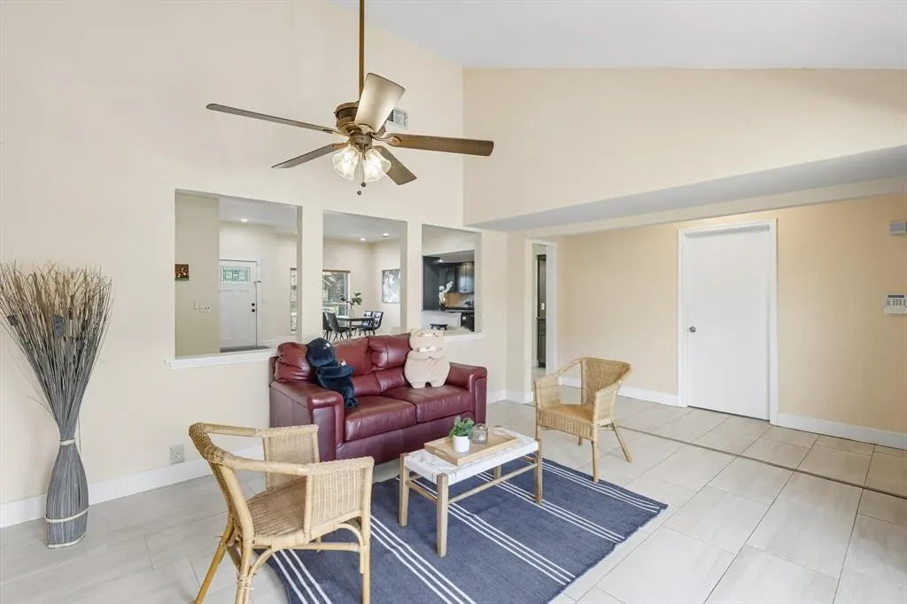 2901 Crow Valley Trail