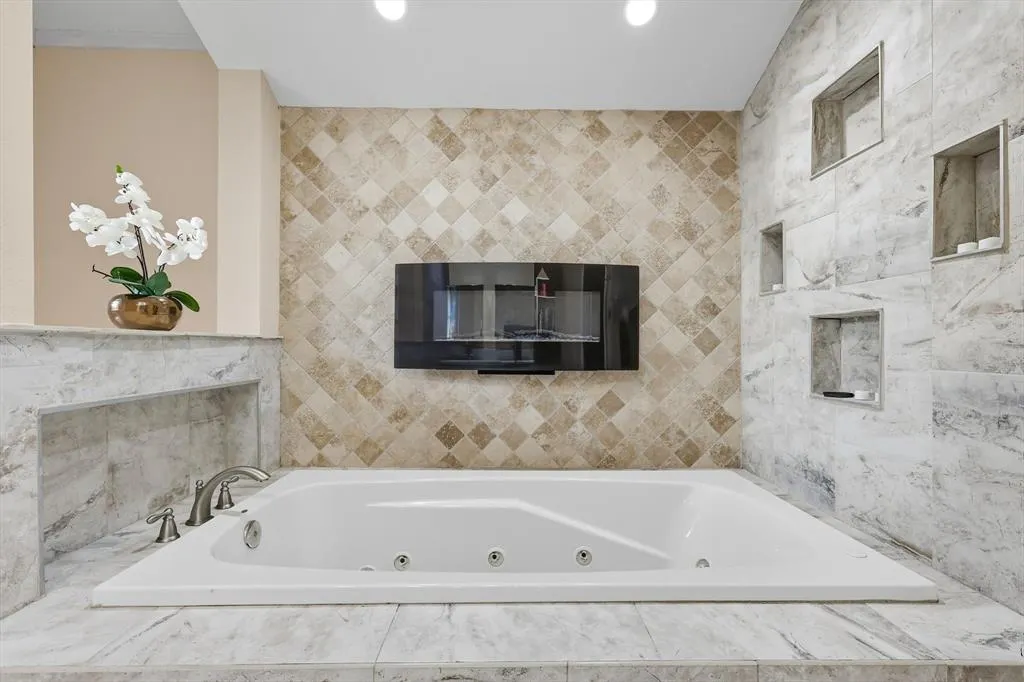 2901 Crow Valley Trail