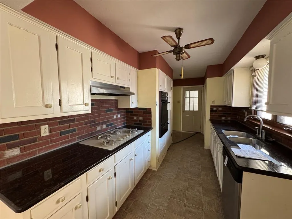 1900 Provincetown Lane