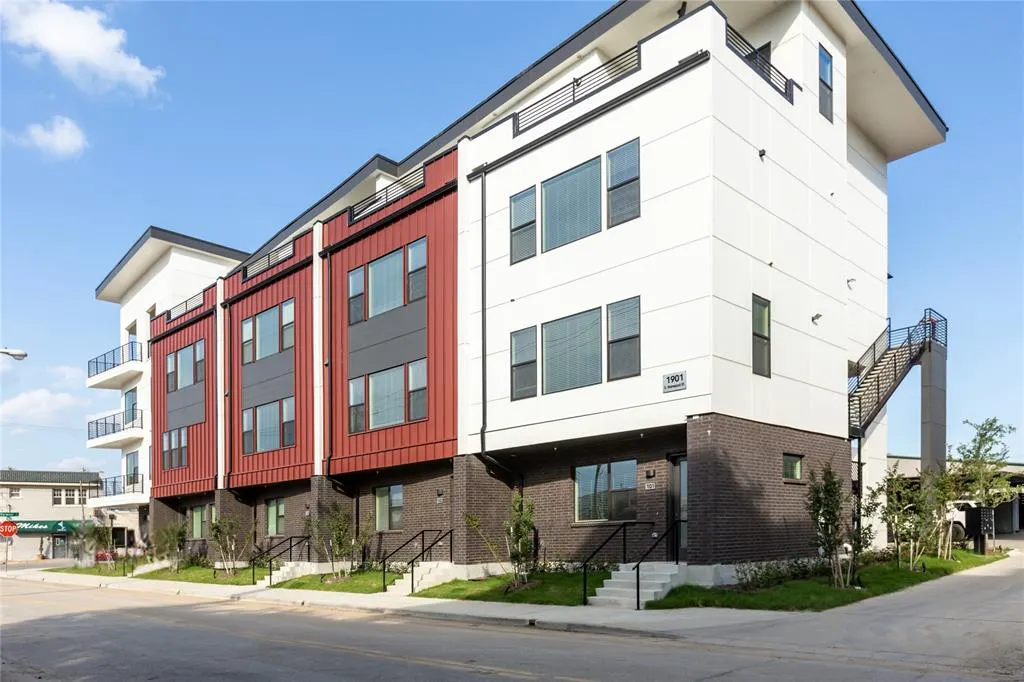 1901 S Harwood Street, #308