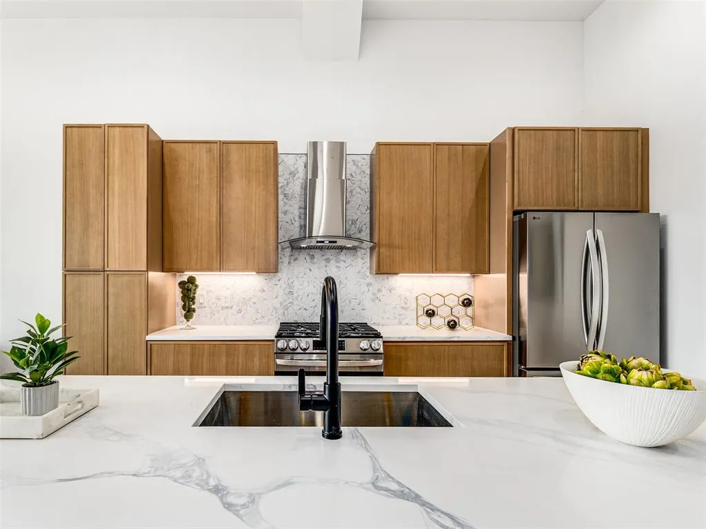 2080 Kelly, #110