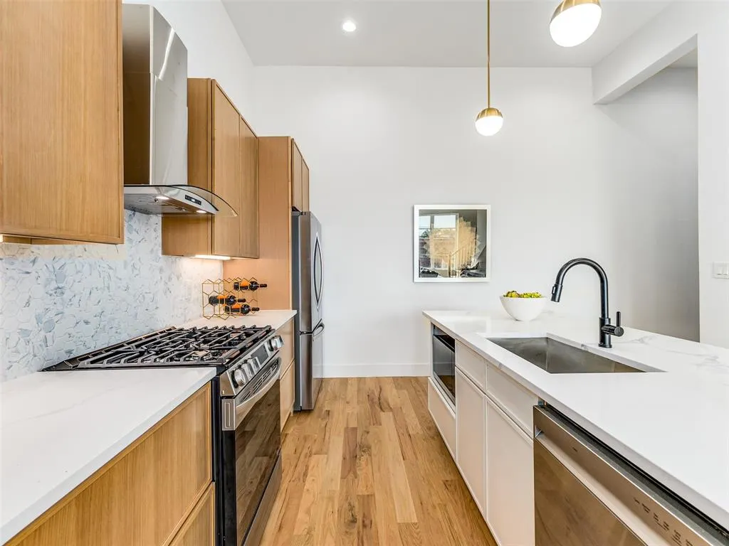 2080 Kelly, #110