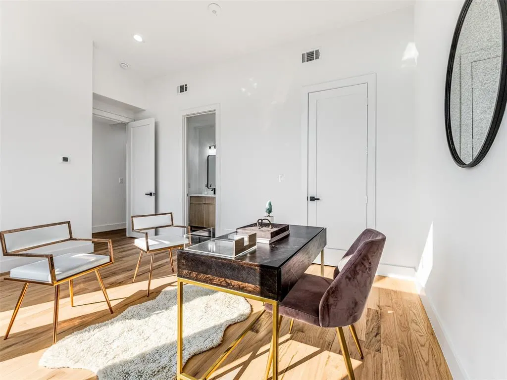2080 Kelly, #110