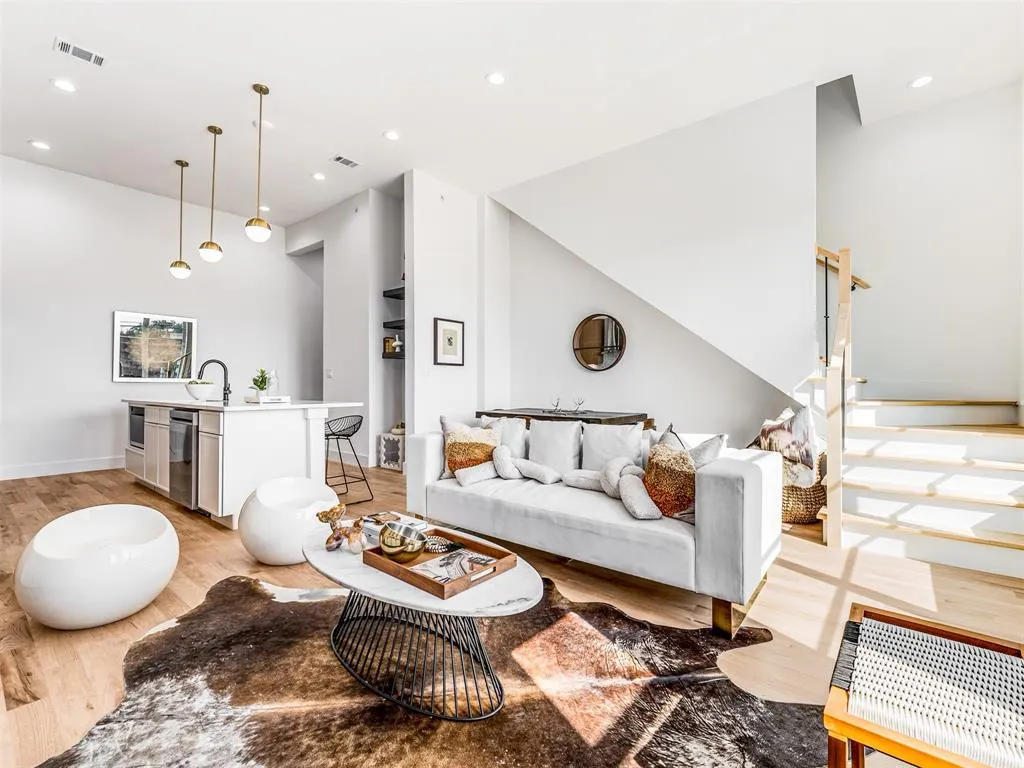 2080 Kelly, #110