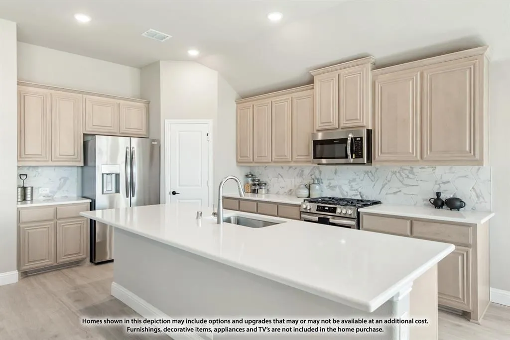 7312 Iris Road
