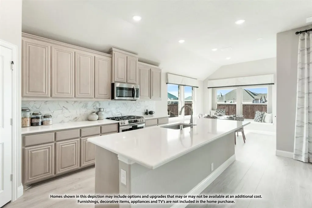7312 Iris Road