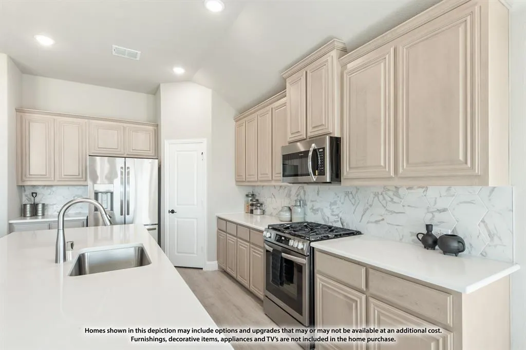 7312 Iris Road